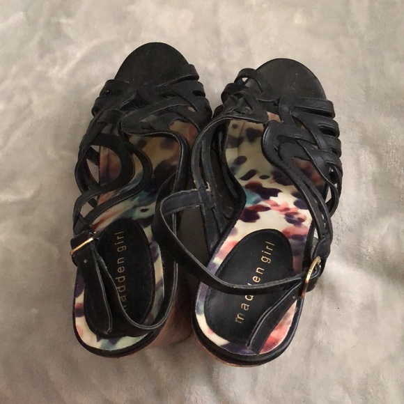 Size 7.5 Black Wedge Heels - Picture 4 of 6